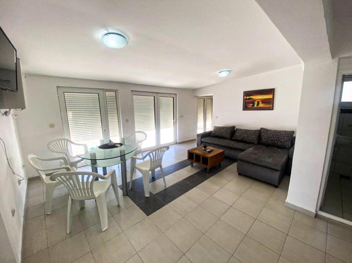 Etna Apartments Улцинь Екстер'єр фото