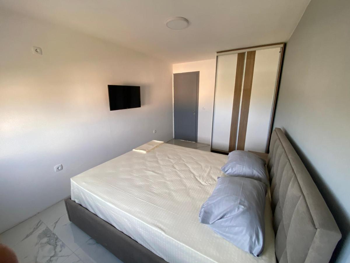 Etna Apartments Улцинь Екстер'єр фото