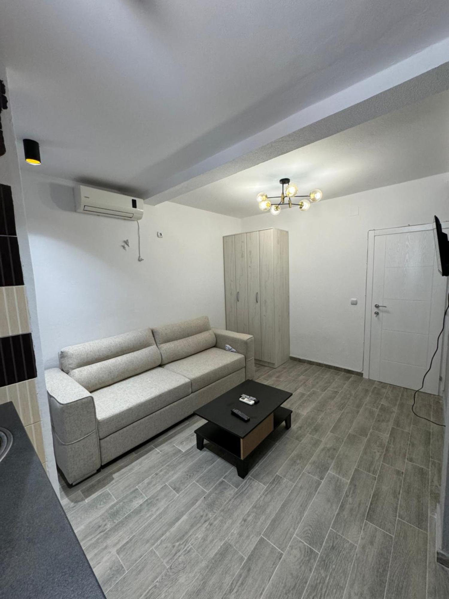 Etna Apartments Улцинь Екстер'єр фото