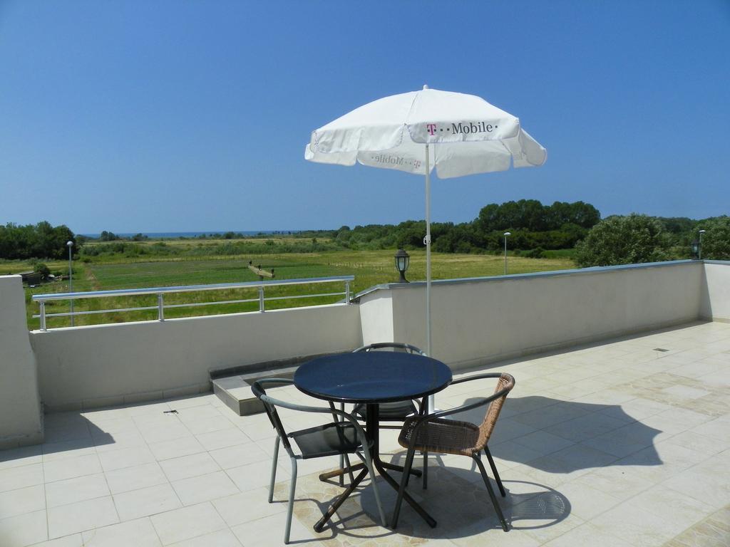 Etna Apartments Улцинь Екстер'єр фото