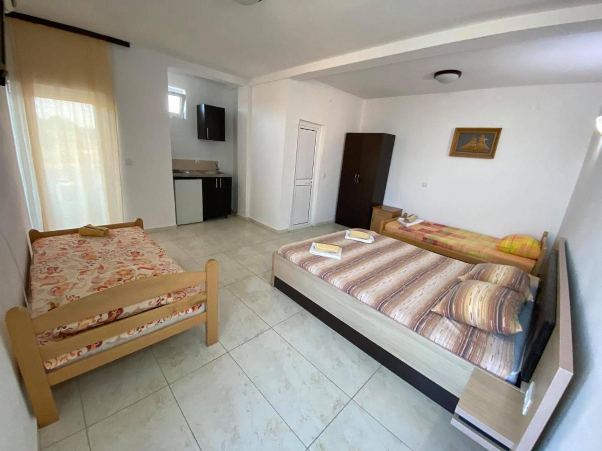 Etna Apartments Улцинь Екстер'єр фото